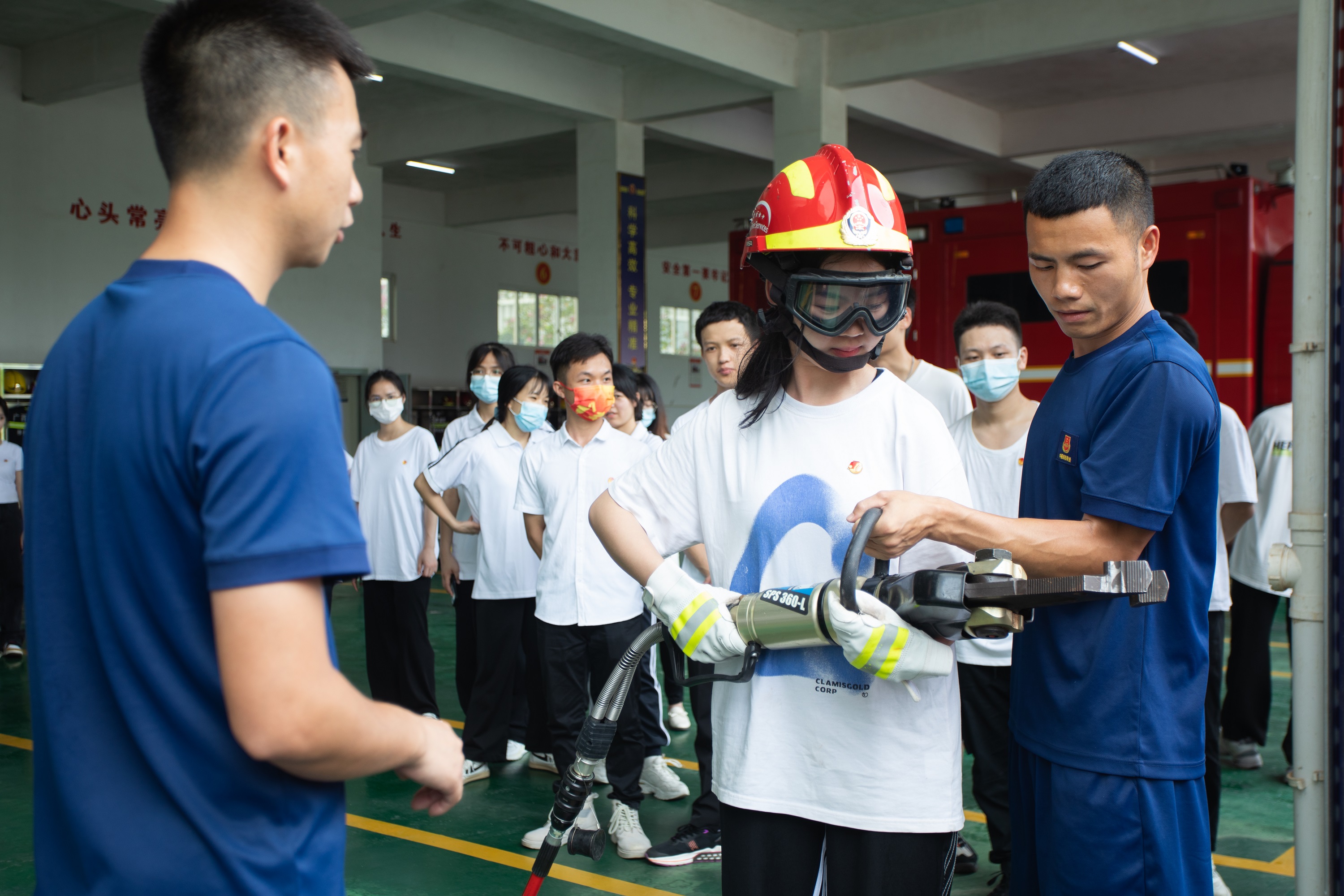 亚洲博彩平台排名青马班学员走进柳州工业博物馆、市消防支队参观学习